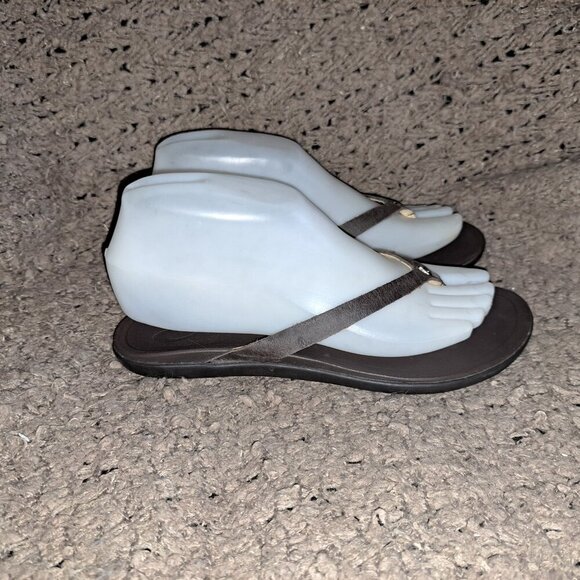 OLUKAI Ho'opio-Dark Brown Leather Thong Flip Flop Sandals-Sz 37/7-Excellent - Picture 4 of 7